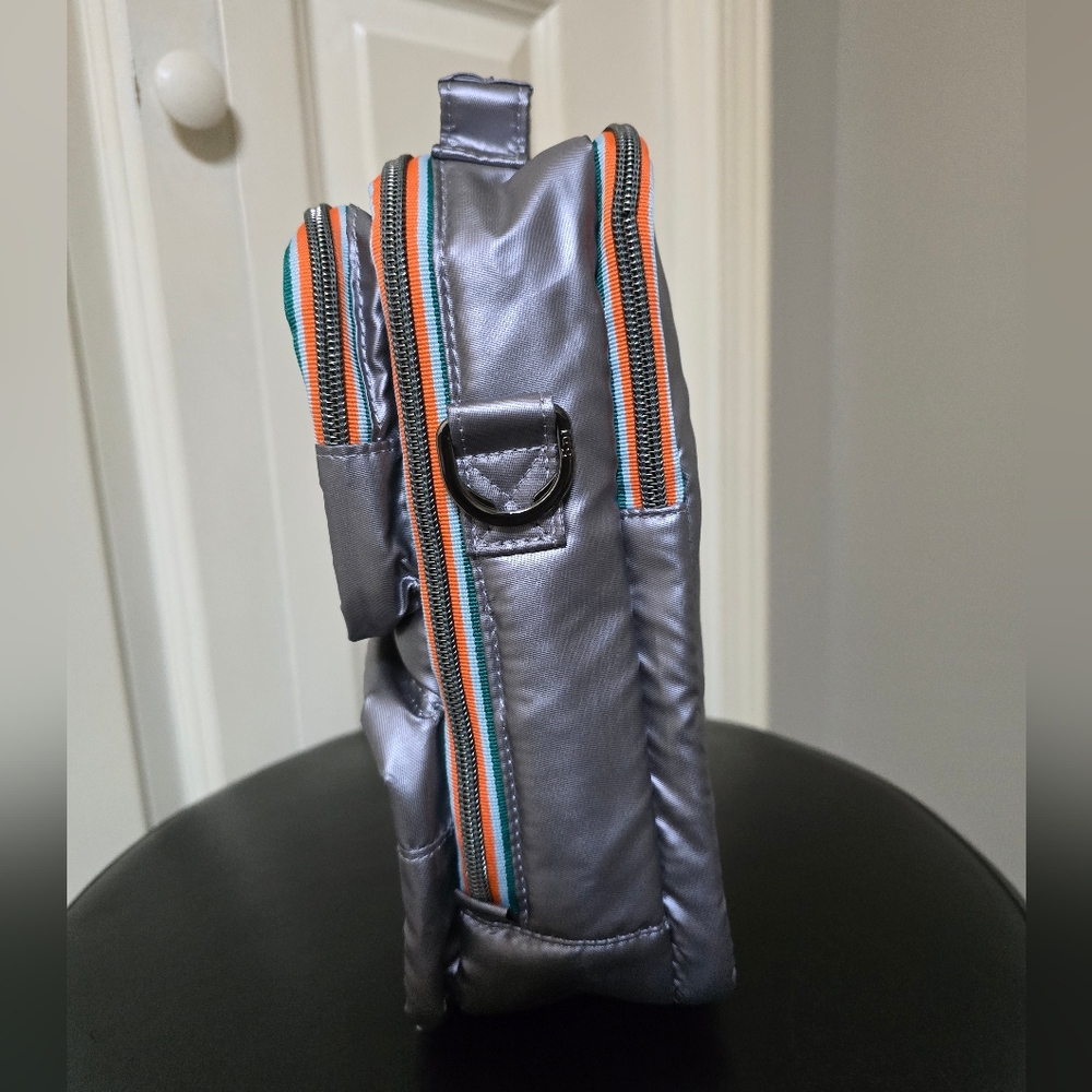 New Lug Medium Cargo Crossbody Wrangler - Color: Metallic Pearl - Picture 2 of 9